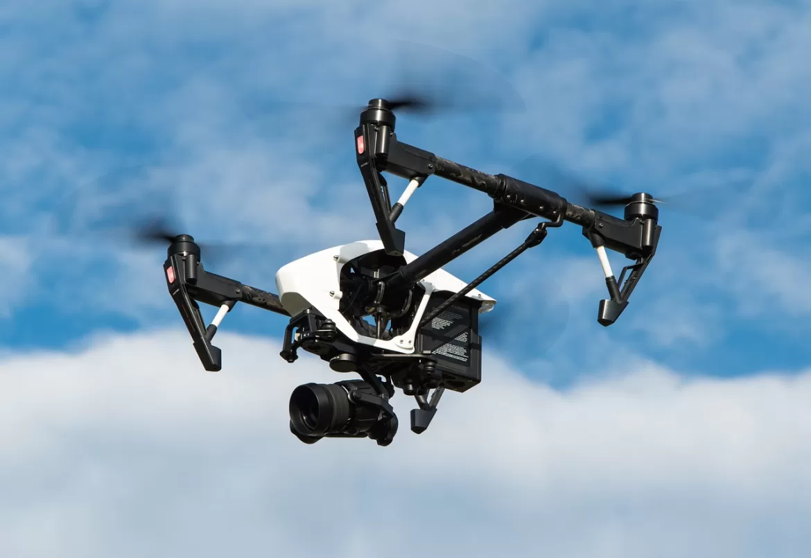 Quelles sont les exigences pour devenir pilote de drone professionnel et quelles sont les opportunités de carrière ?