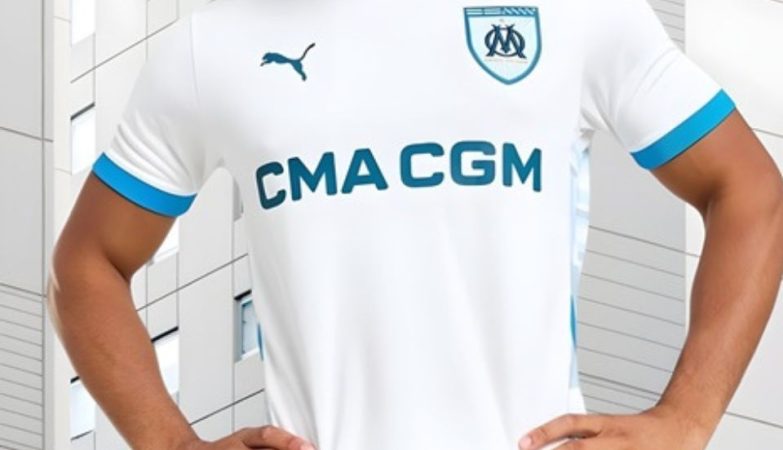 Pourquoi le maillot de l'OM à domicile est-il toujours bleu et blanc